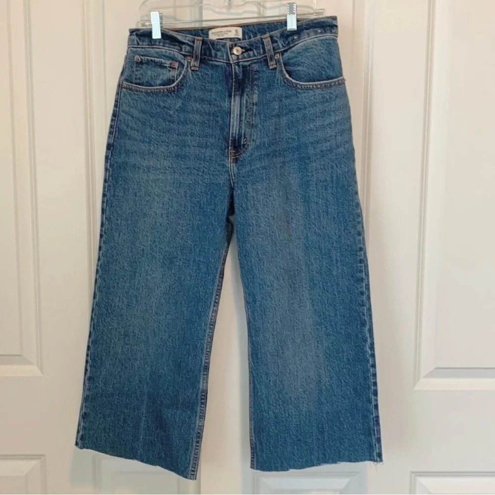 Abercrombie Fitch 90s High Rise Relaxed Jeans SZ 10 Raw Hem Short 30 READ Denim